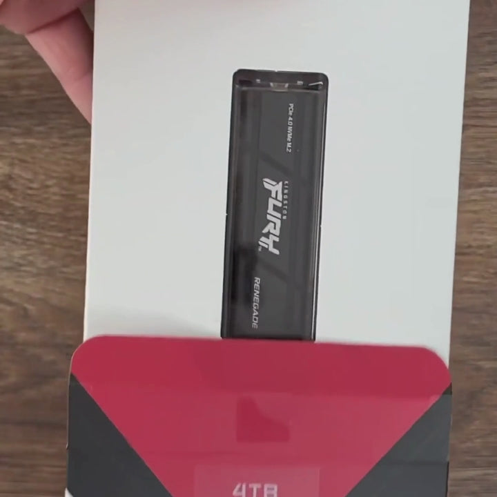 Kingston FURY Renegade NVMe SSD with heatsink unboxing